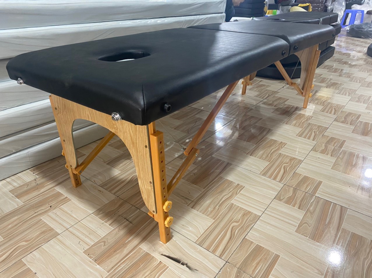 Giường vali chân gỗ nhập khẩu