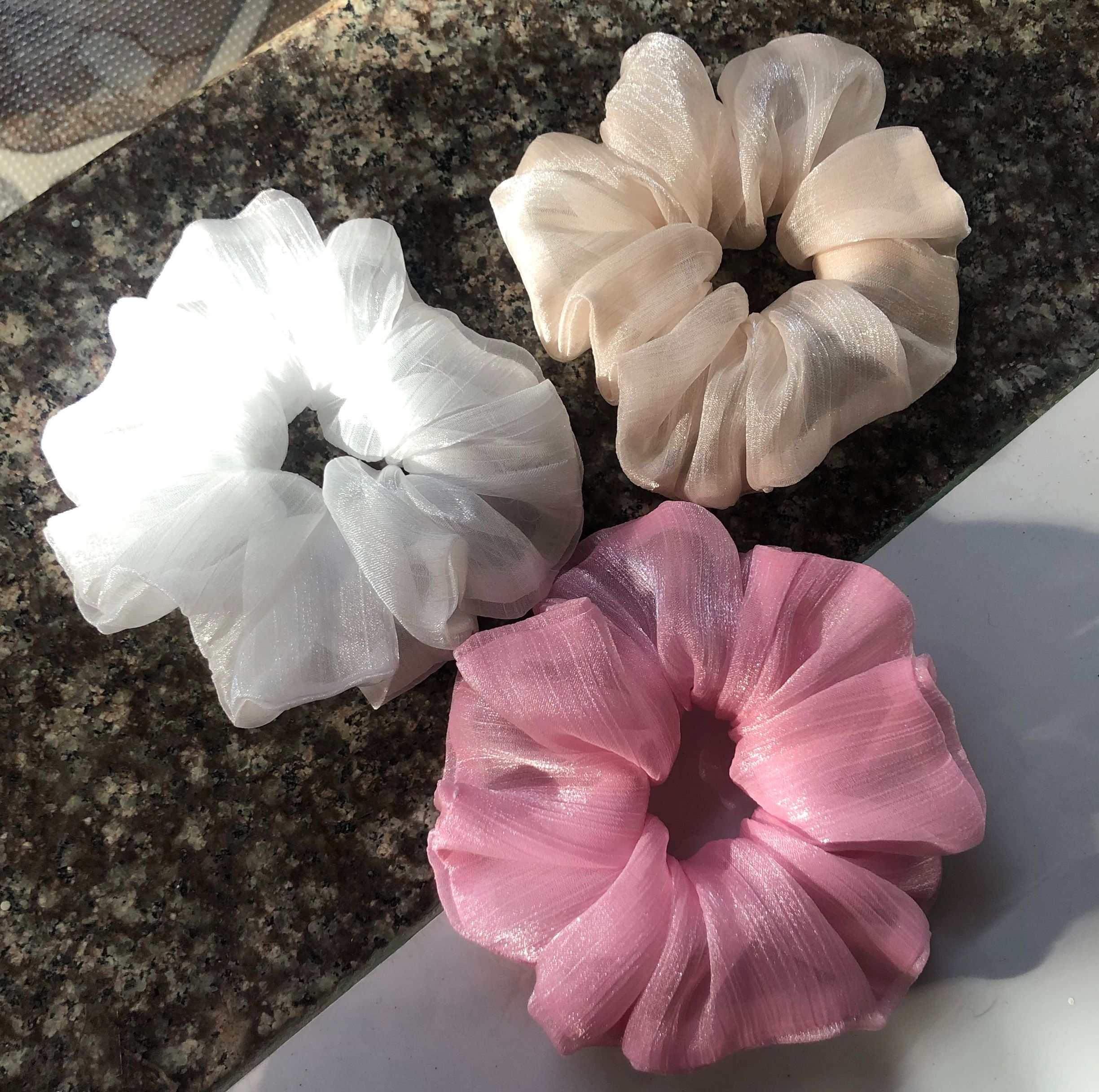Dây buộc tóc, cột tóc vải Scrunchies lụa óng cao cấp, hàng thiết kế đẹp