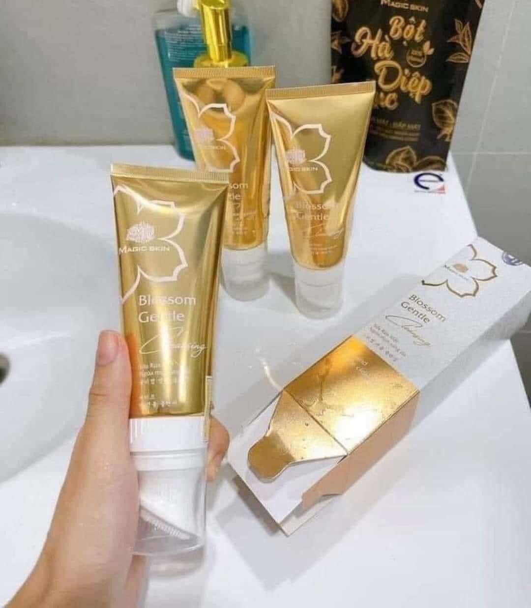 Sữa rửa mặt dịu nhẹ ngừa mụn sáng da Magic skin