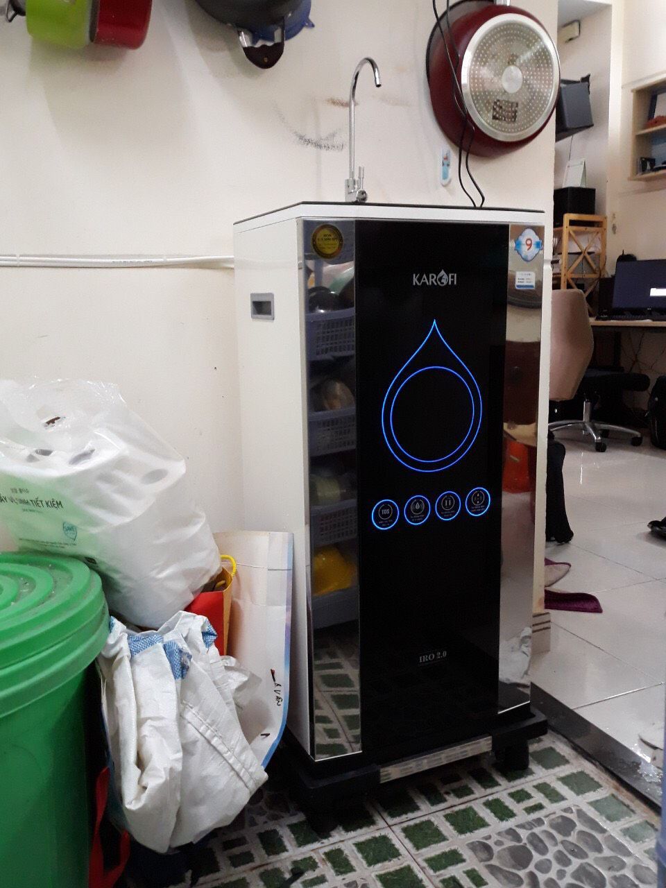 MÁY LỌC NƯỚC KAROFI ĐÈN UV