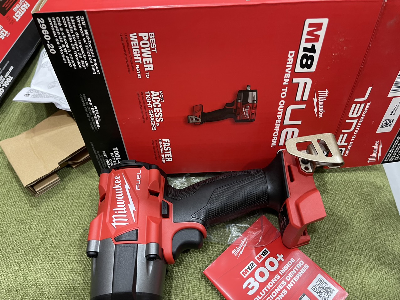 MÁY BÙ LÔNG MILWAUKEE 2960