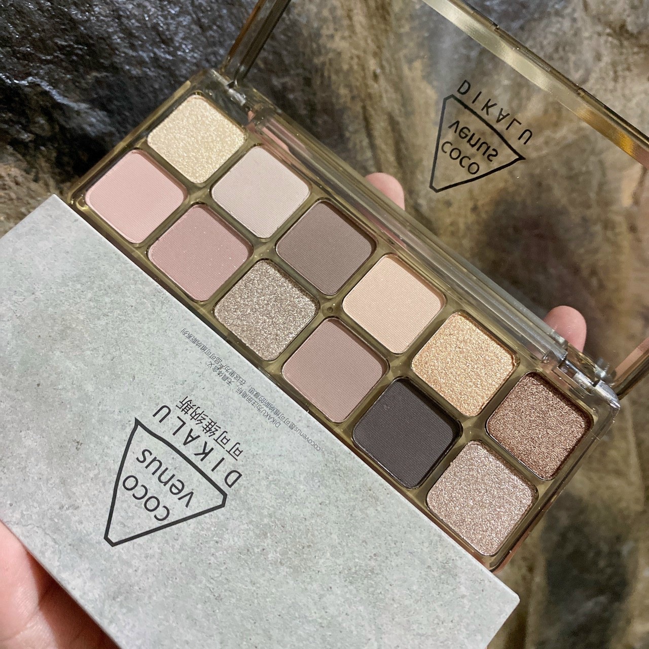 Bảng phấn mắt nhũ CoCo Venus 12 ô- Bản Dupe " 3CE Hàn Quốc " .