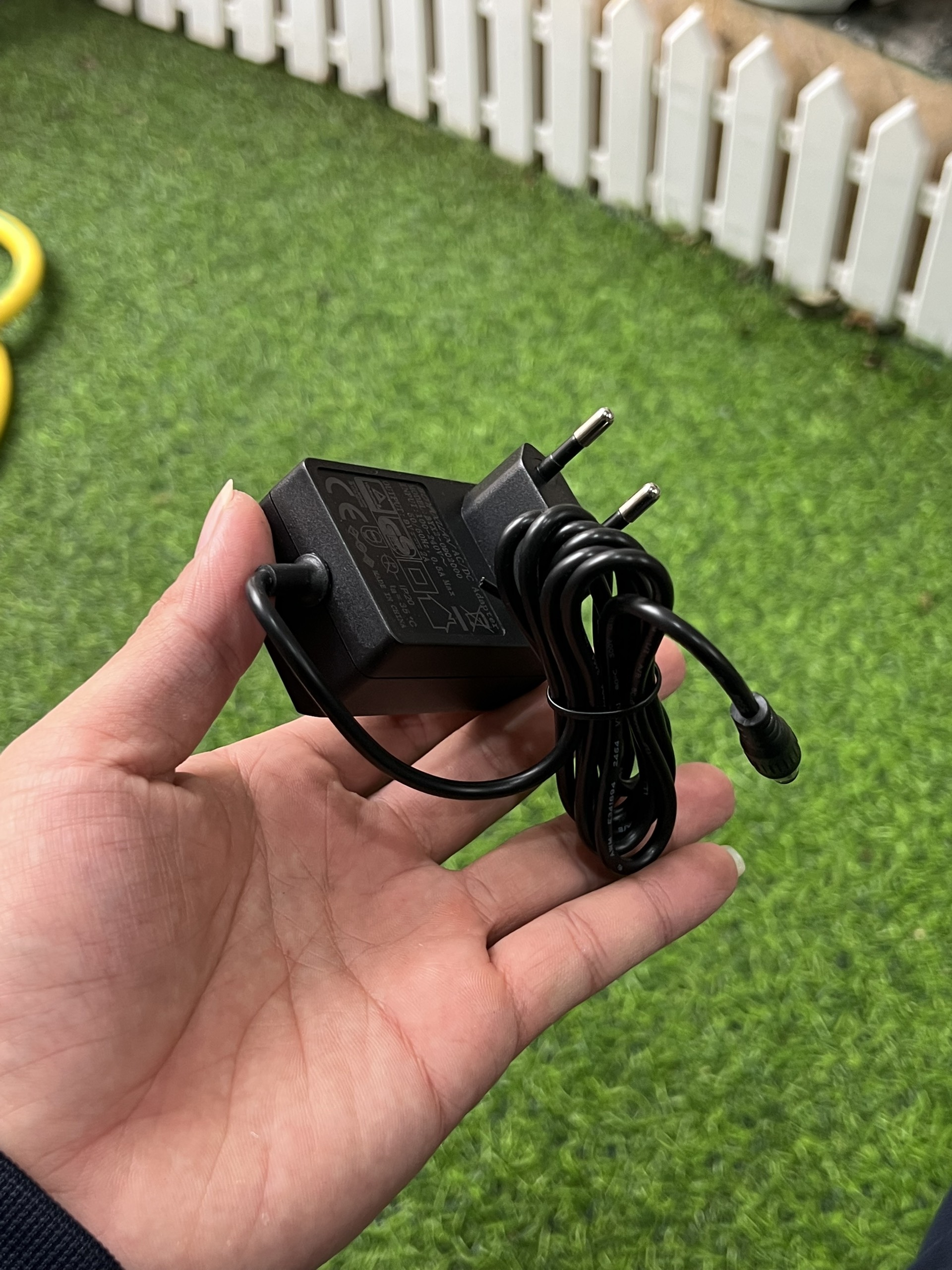 ADAPTER NGUỒN 9V 2A