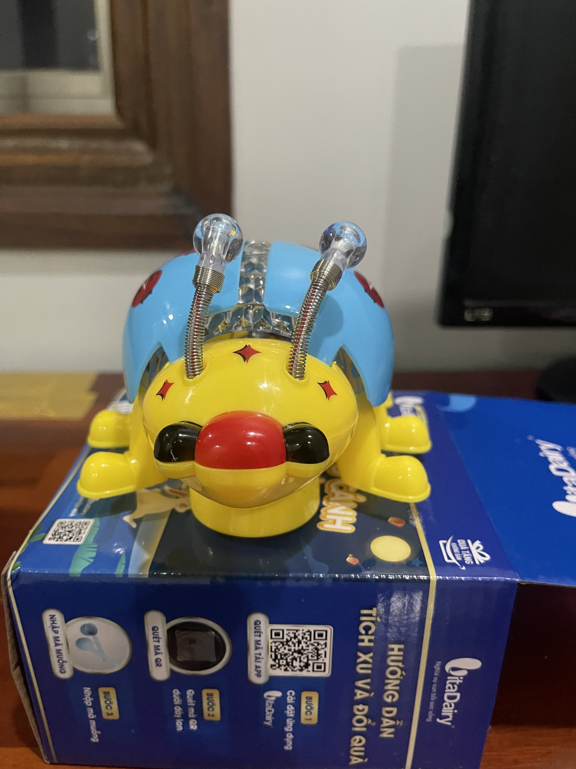 Đồ chơi bọ rùa vỗ cánh có nhạc đèn hkm vitadairy
