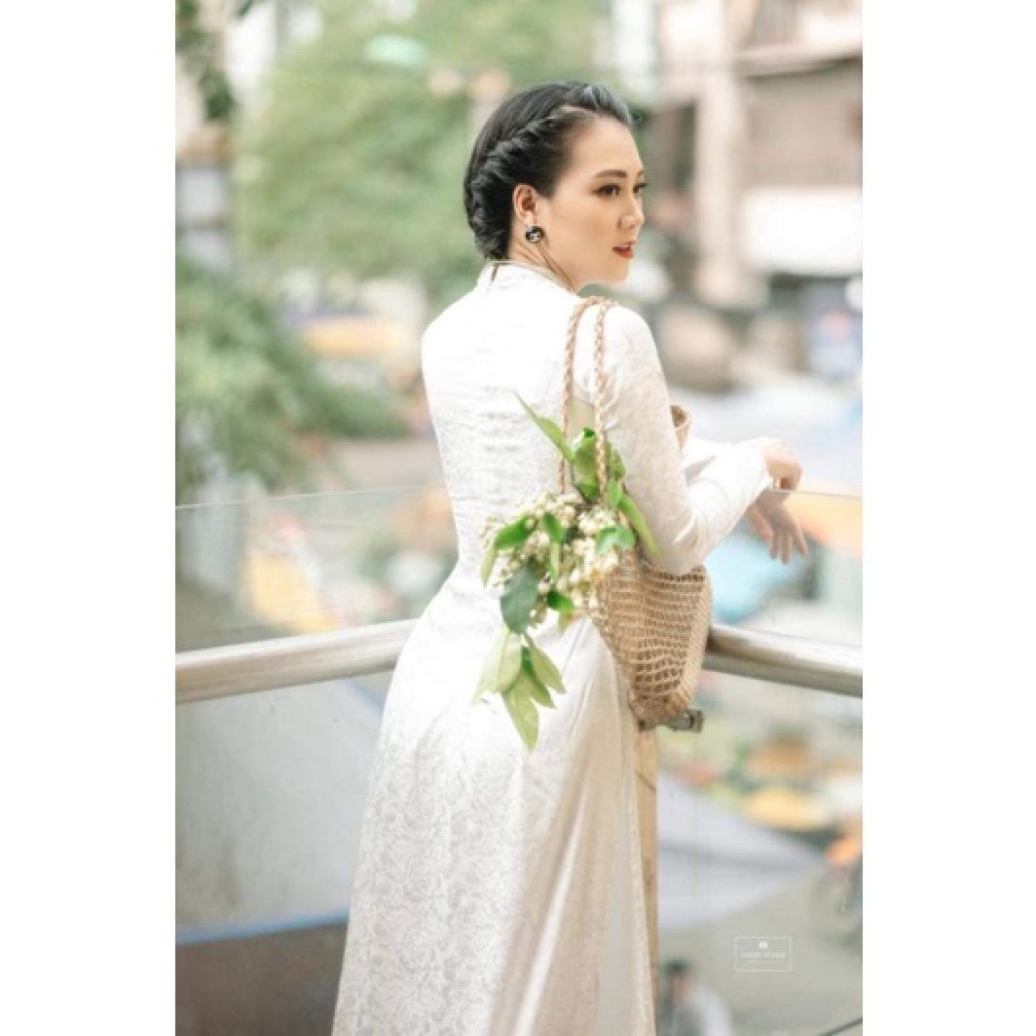 áo dài gấm trắng