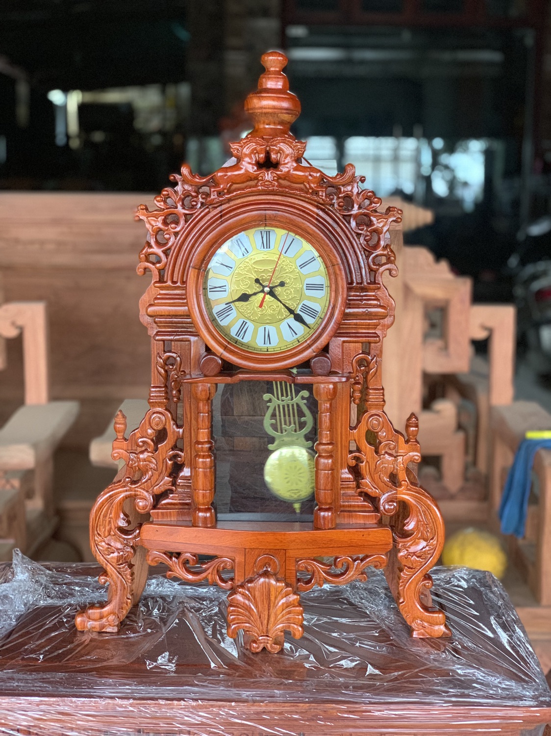 Đồng hồ gỗ để bàn