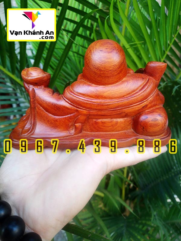Tượng Phật Di Lặc để xe