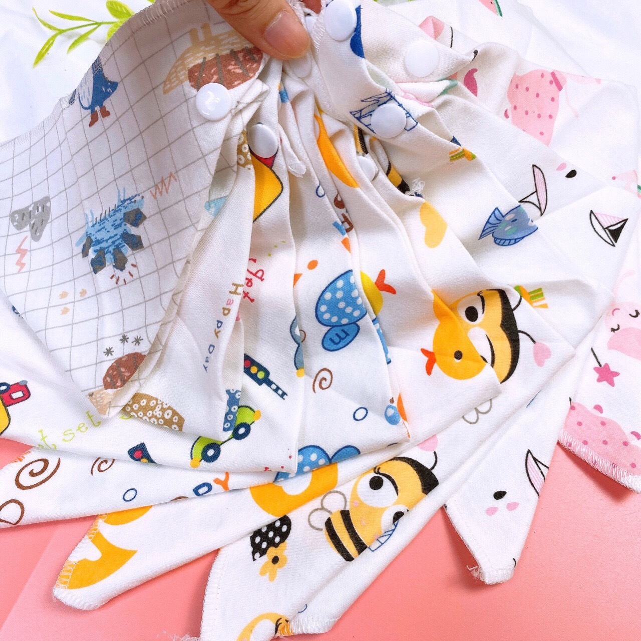 COMBO 5 KHĂN YẾM TAM GIÁC 2 LỚP COTTON NÚT BẤM