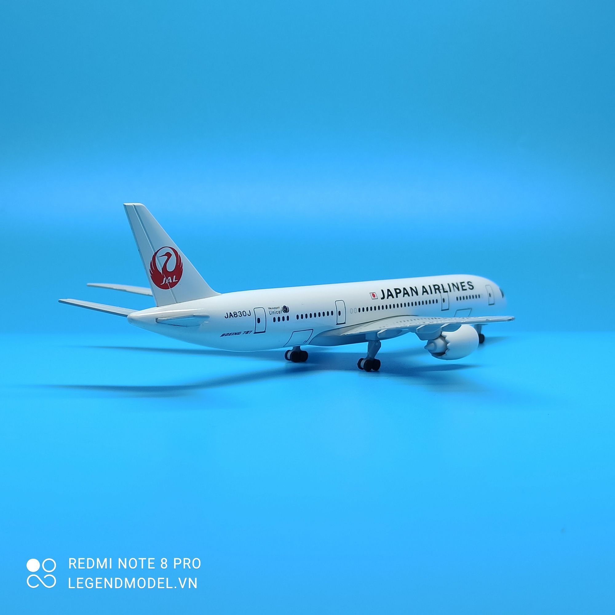 Mô hình máy bay Japanese Airlines Boeing 787 20cm chất liệu kim loại bền đẹp