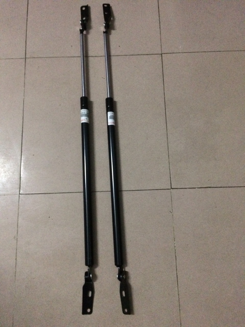 Ty chống cốp sau Zace (Bán theo chiếc, Có Vế ) OEM