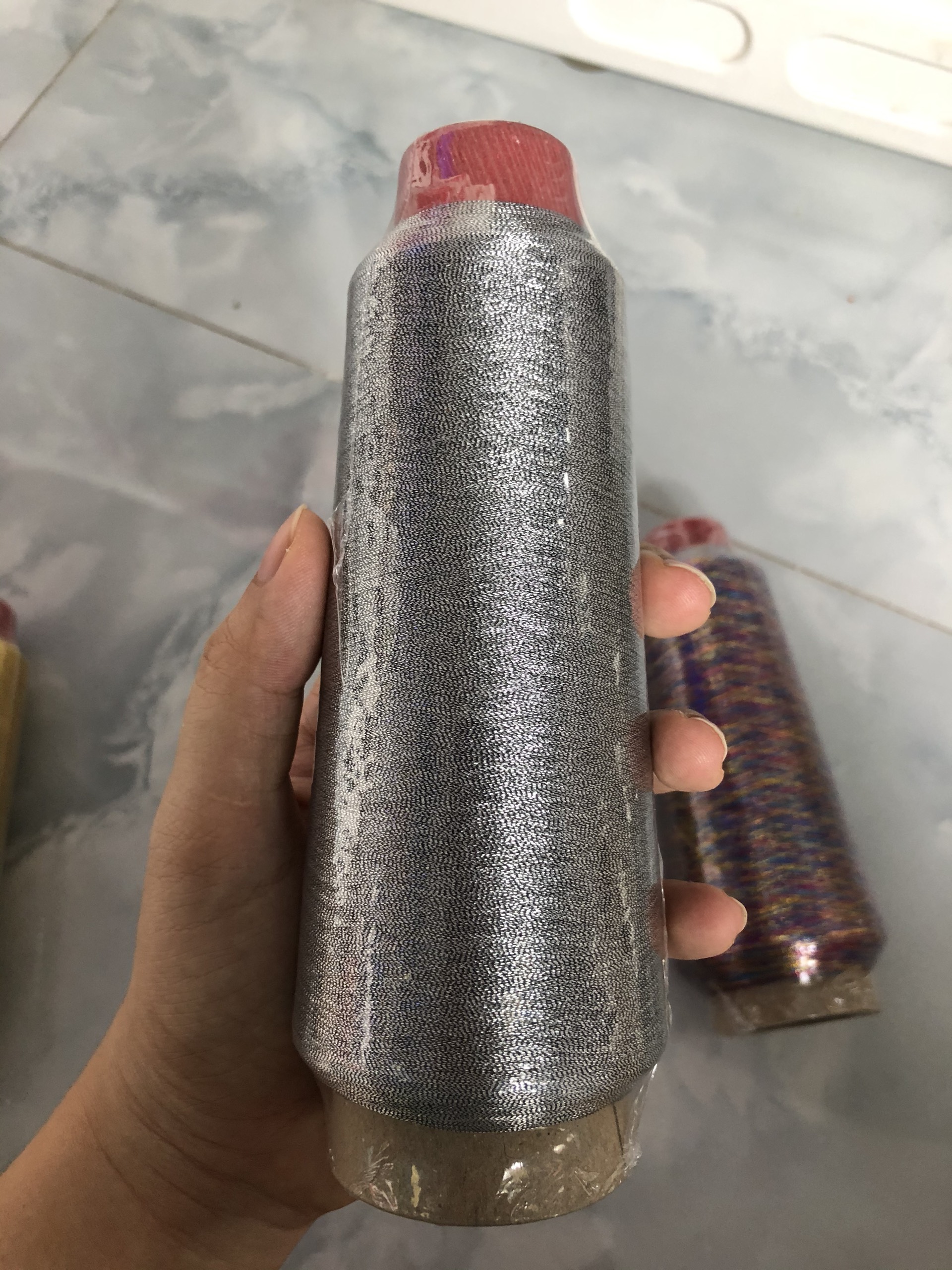 Chỉ kim tuyến móc kèm cuộn 140g