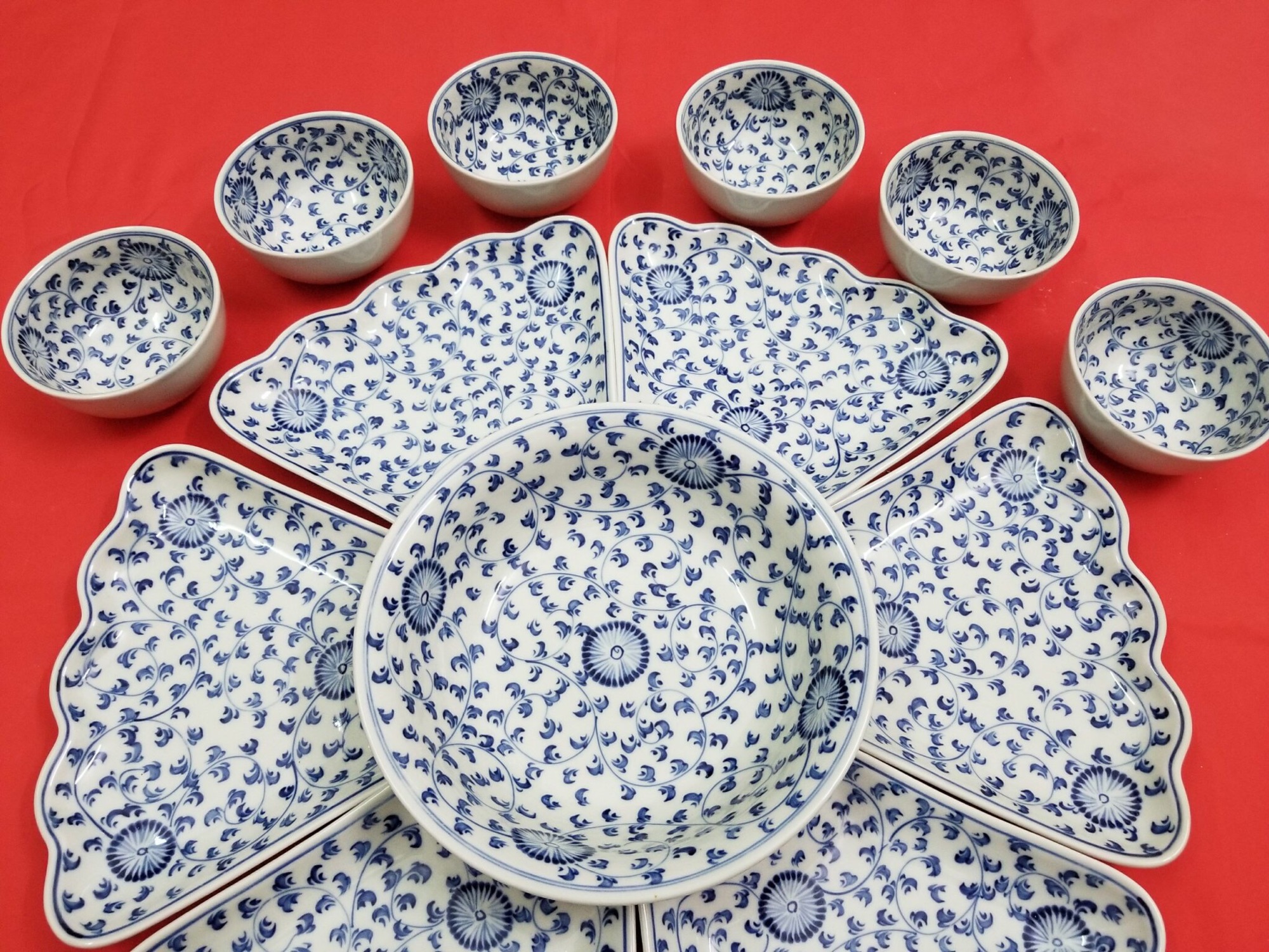 Bộ bát đĩa hoa mặt trời. Gốm Bát Tràng.