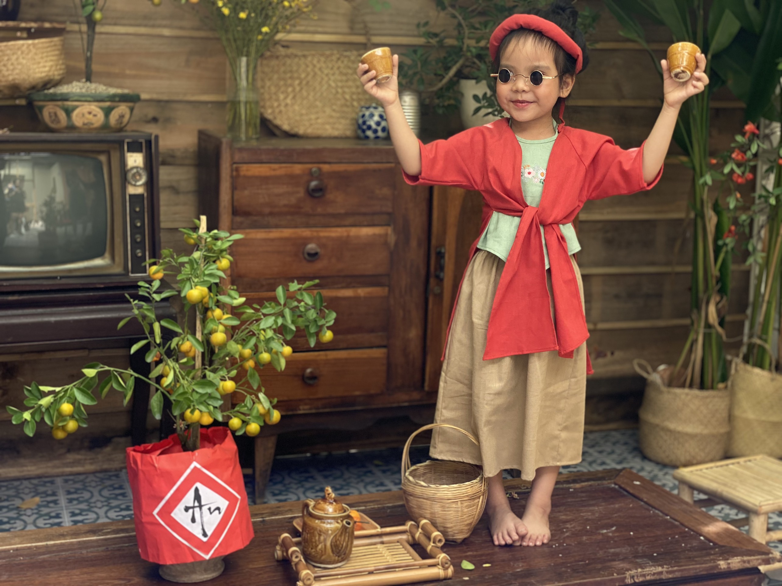 (PiPo) Bộ Áo Tứ Thân Linen Thêu Họa Tiết