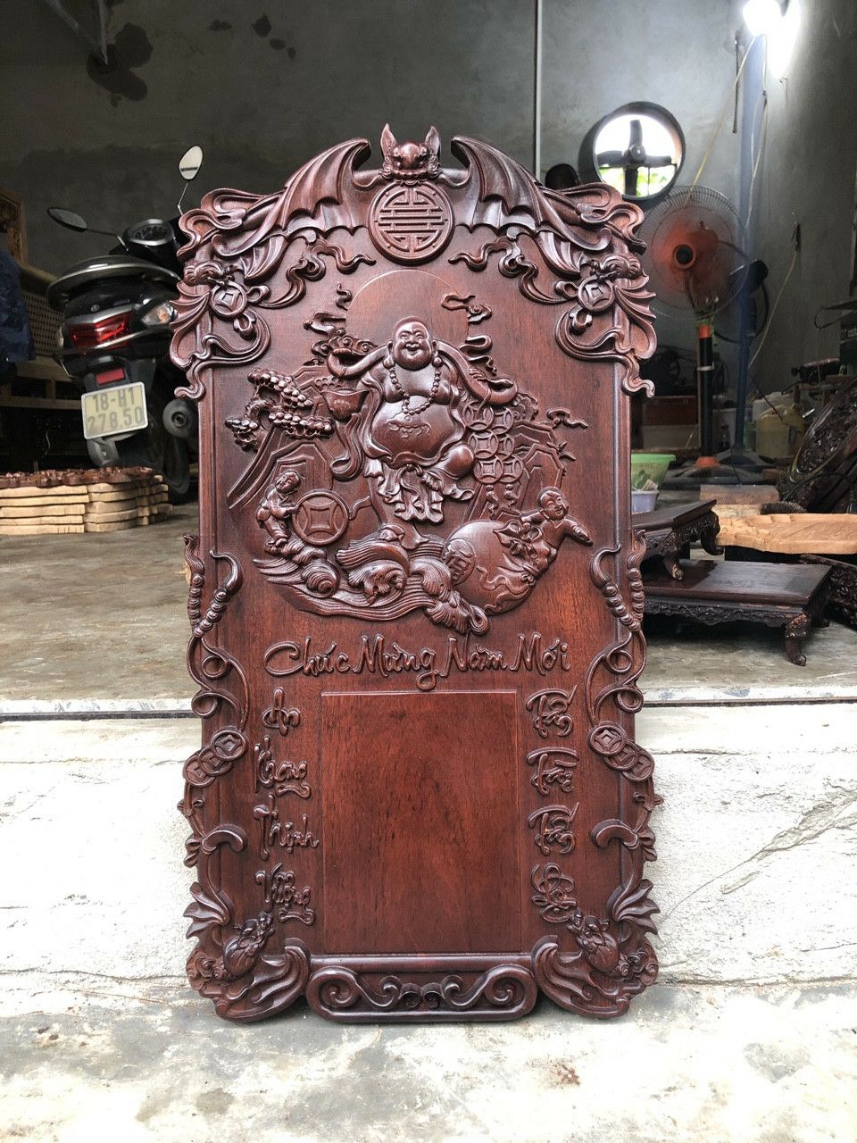ĐỐC LỊCH THẦN TÀI GỖ GỤ