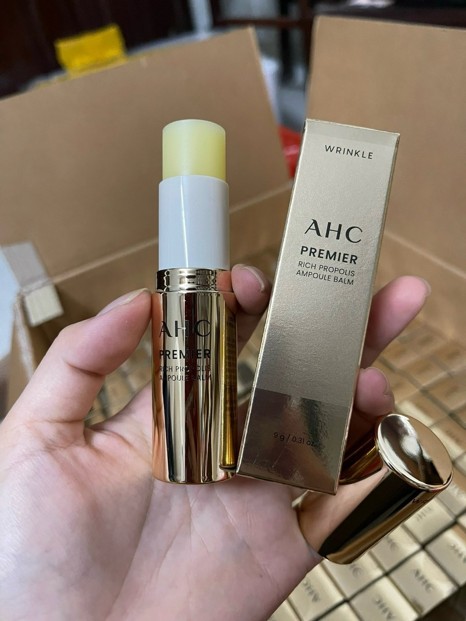 Kem dưỡng dạng thanh lăn dưỡng mắt AHC 9g