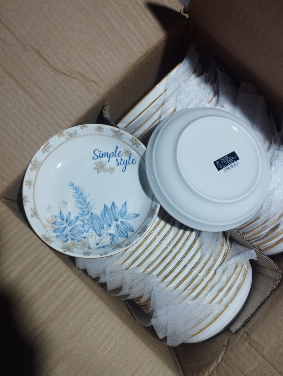 Dĩa sứ hoa văn 4d mẫu simple 17.5cm, dĩa lót chén 15cm