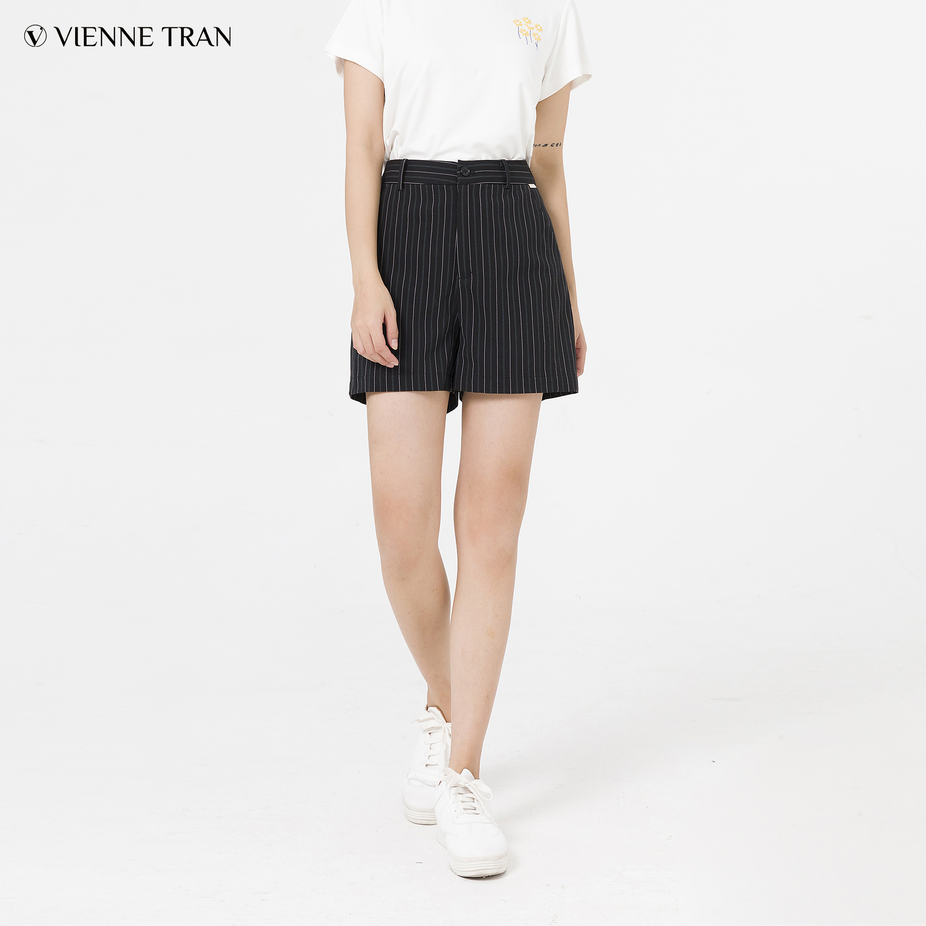 Quần Short VIENTRAN Nữ Kẻ Sọc V64S20T002