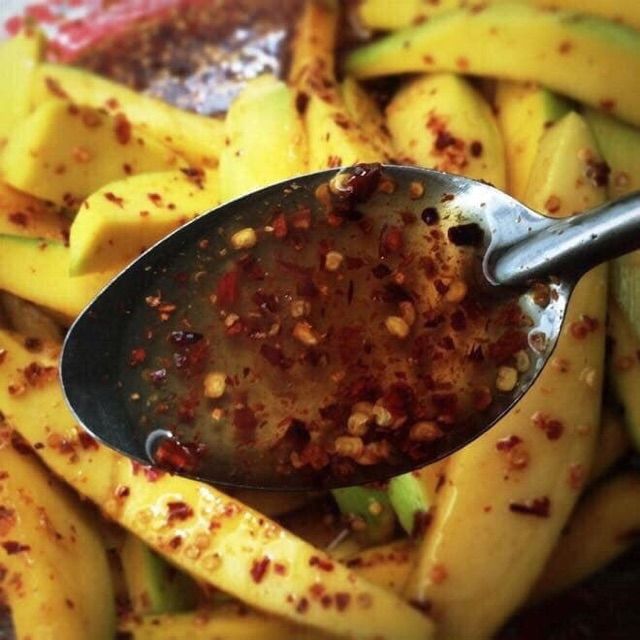 Nước Chấm Thần Thánh