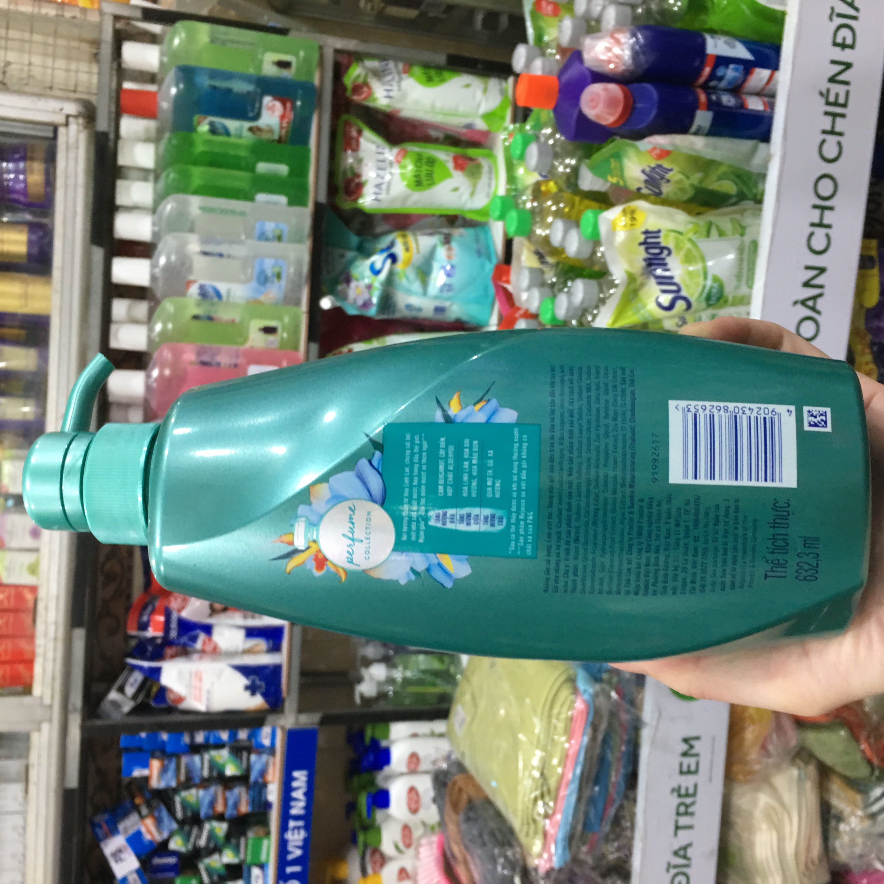 Dầu Gội Rejoice Hoa Lily 630g