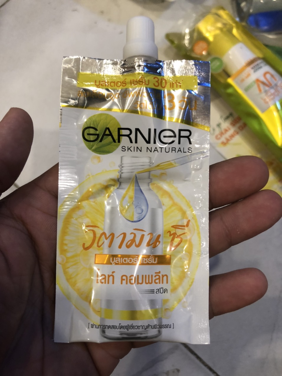 Tinh chất tăng cường sáng da mờ thâm Garnier 7.5ml