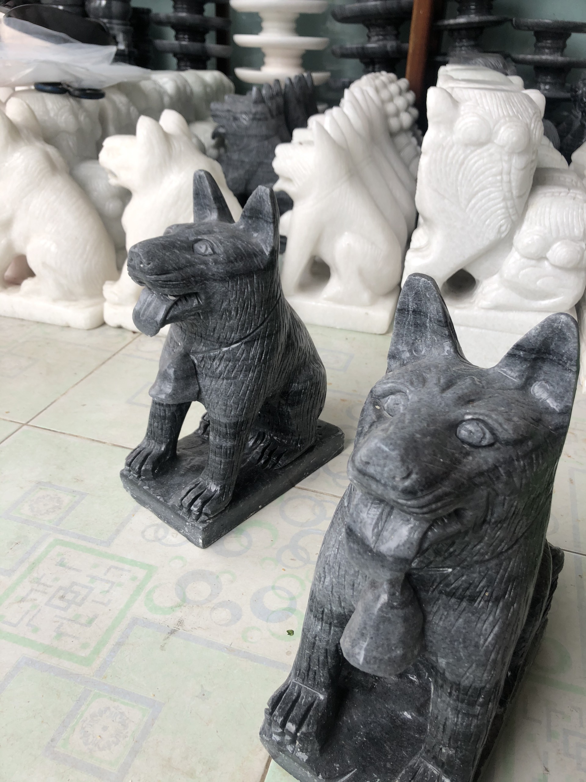 [FreeshipMAX] Chó đá non nước màu đen 30cm