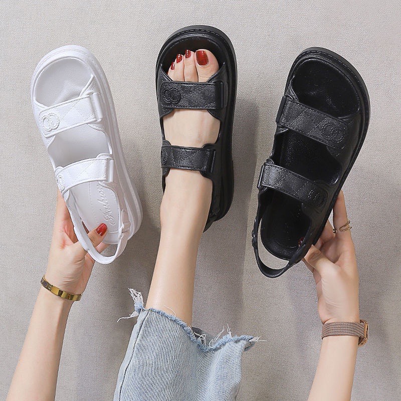 Giày sandal nữ đế bằng quay ngang