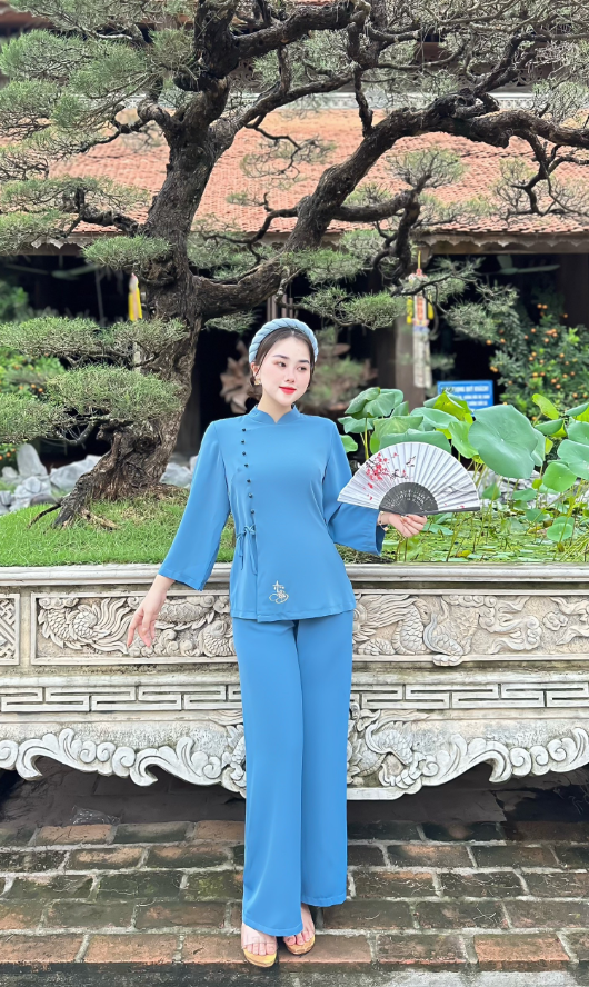 Đồ lam đi chùa lụa thêu hoa cúc tàu đính ngọc
