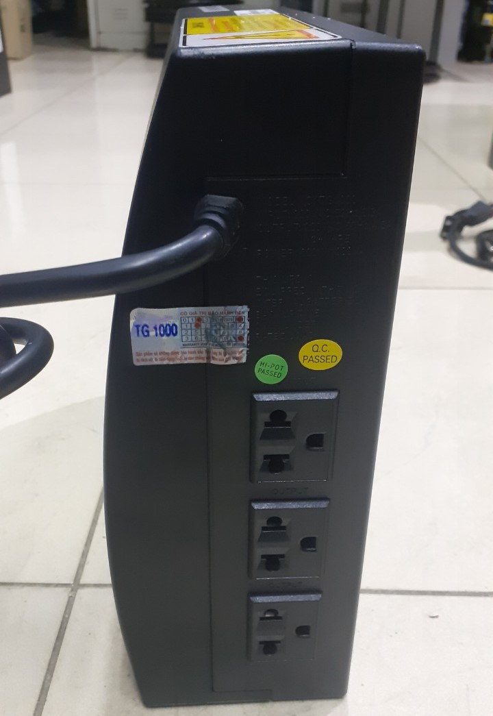 [HCM]TG1000 - Bộ lưu điện (UPS) SANTAK 1000VA/600W (bao gồm ắc quy - BH: 12 tháng)