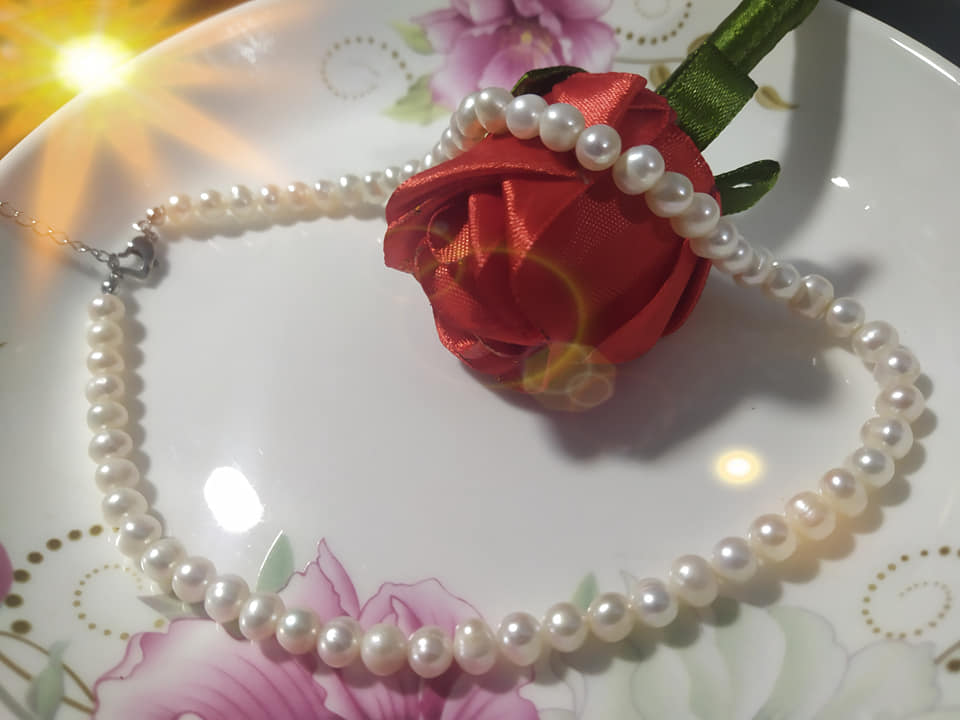 vòng cổ ngọc trai chorker sang trọng