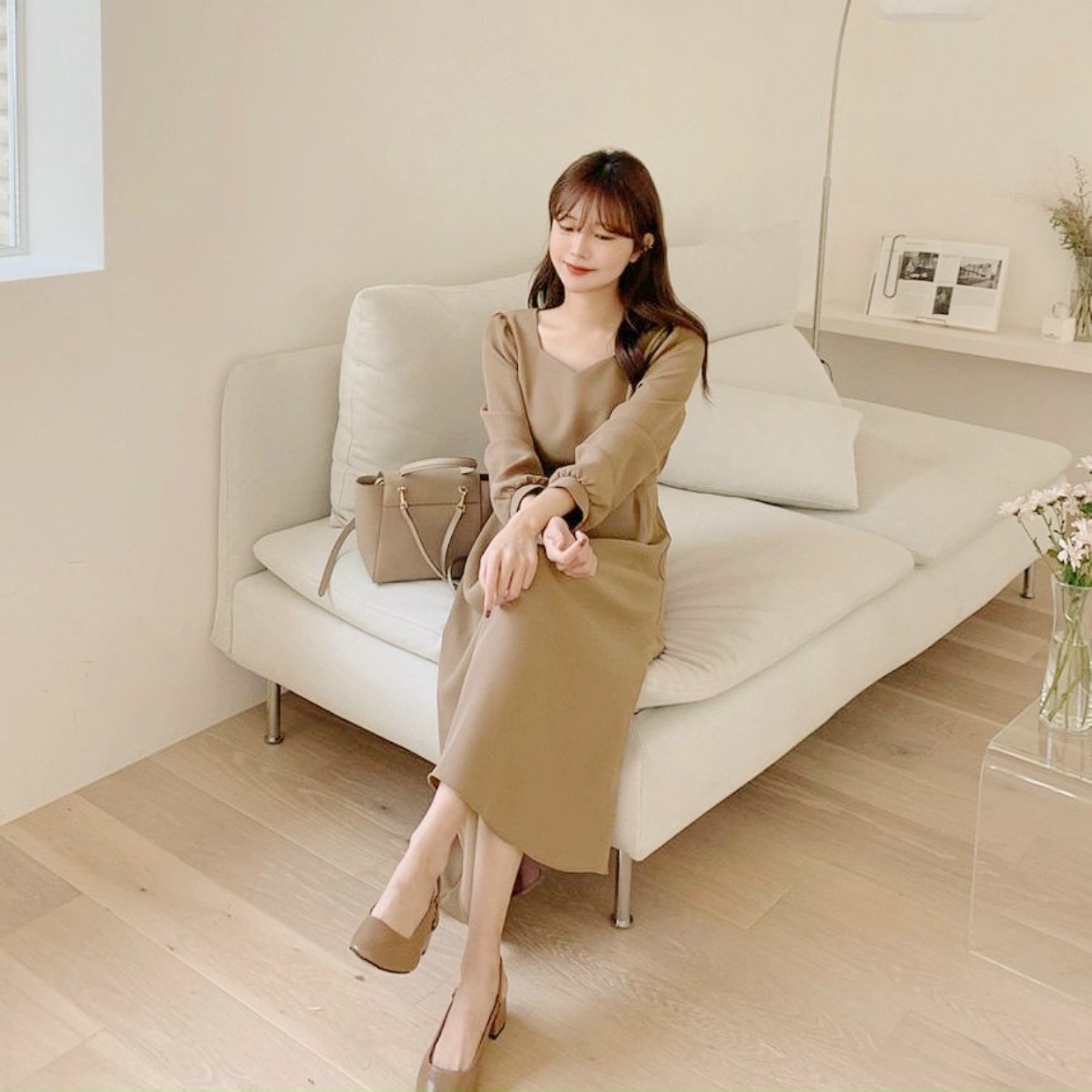 Đầm kem tay dài thắt eo