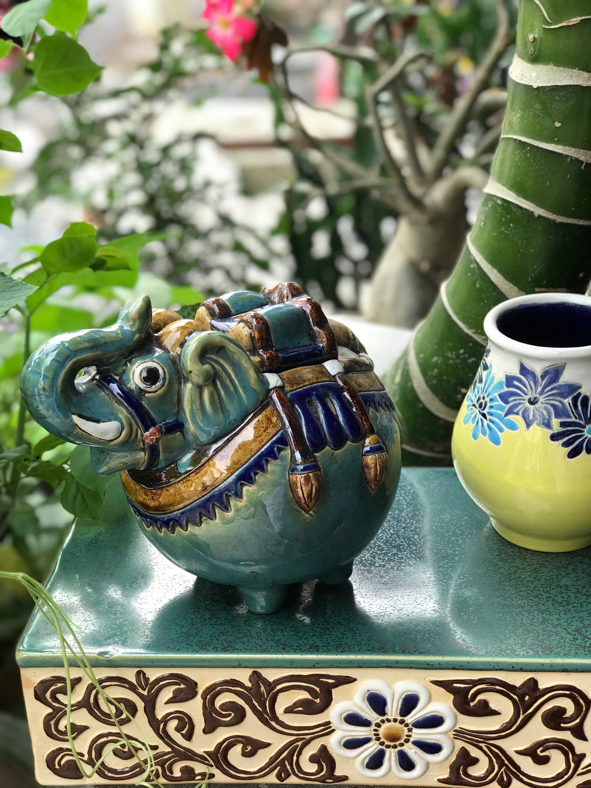 Voi kẹo gốm sứ trang trí Nam Bộ