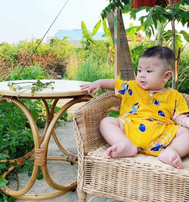Bàn trà hình tròn mặt gỗ