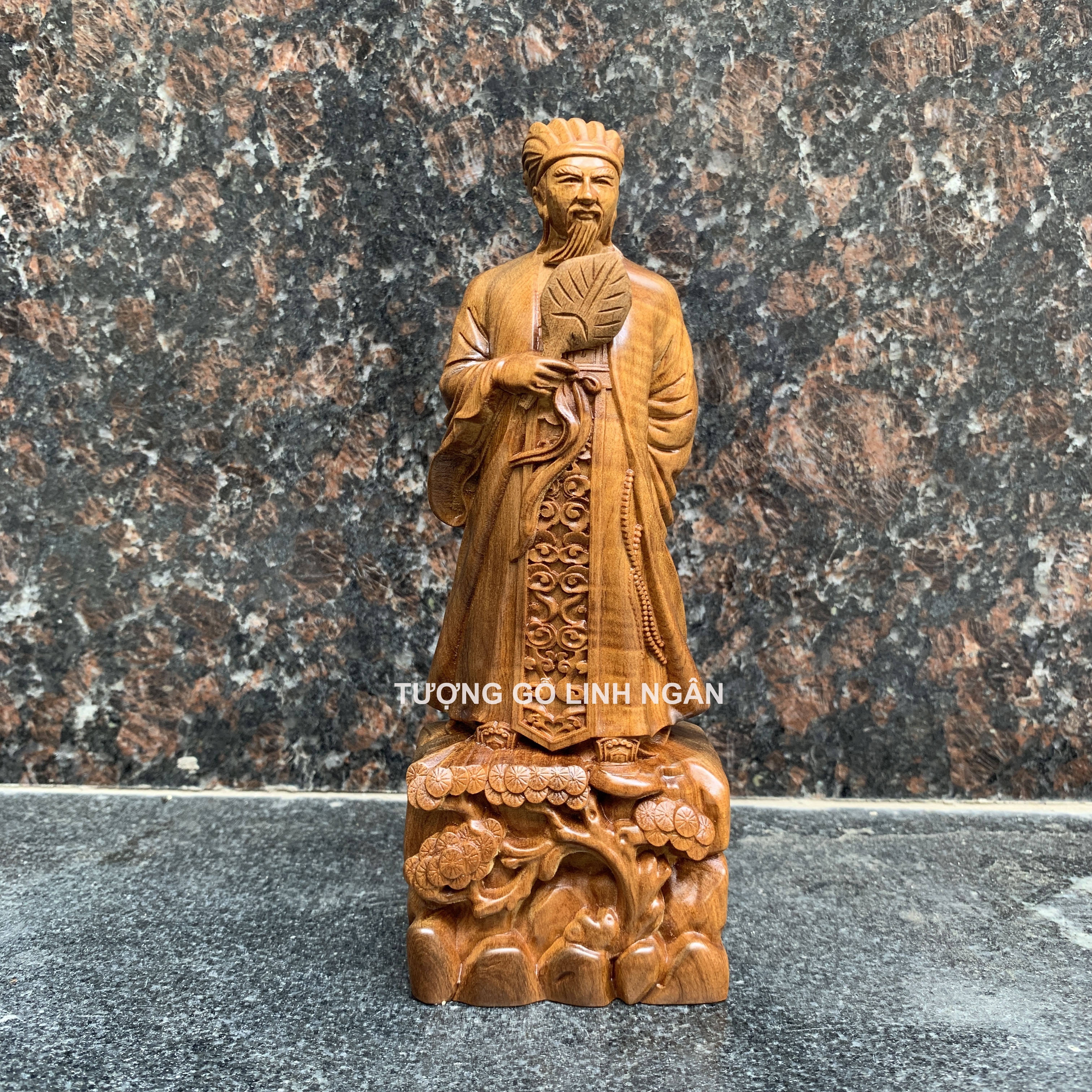 Tượng khổng minh cao 20 gỗ bách xanh (cao 20 ngang 7.5 sâu 5.5 cm)