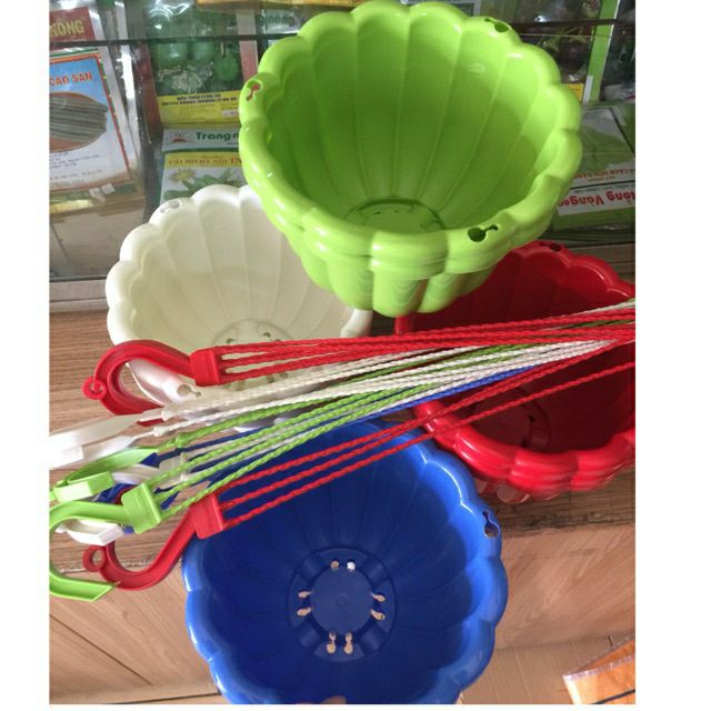 Combo 30 chậu treo bí đk 18cm kèm móc treo.