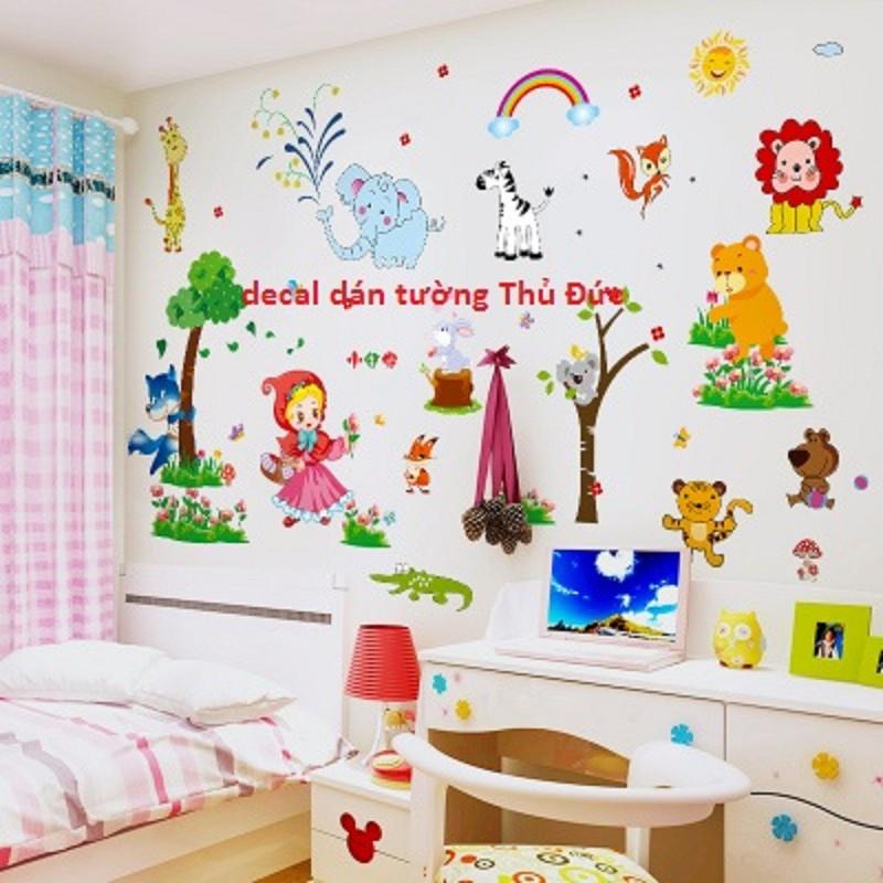 Combo 2 bức decal dán tường cô gái quàng khăn đỏ và vướn thú cho bé