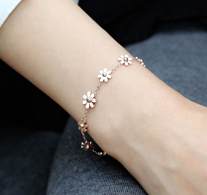 lắc tay  titan nữ caqo cấp chuỗi hoa cúc xinh xắn màu vàng tươi - siêu đẹp, bền màu