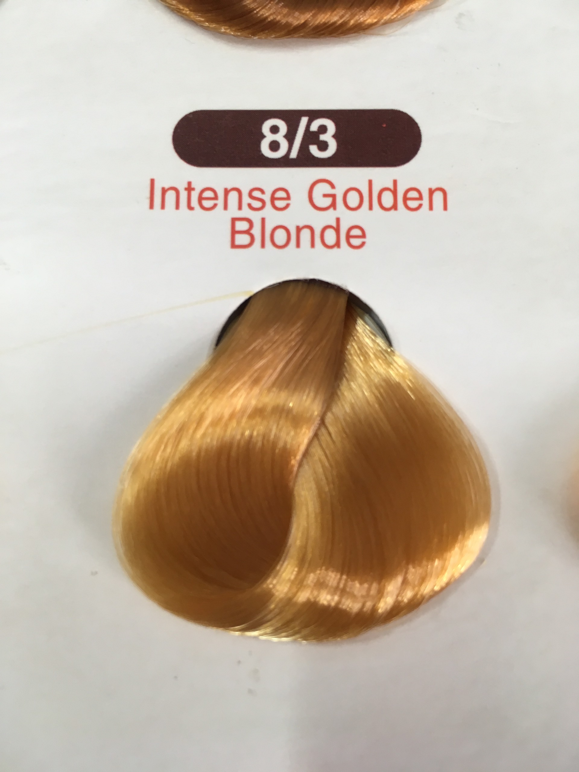 Với sản phẩm Nhuộm CAVILA (8/3), bạn sẽ không phải lo lắng về việc đổi màu tóc sẽ làm hỏng mái tóc của mình. Với công thức độc đáo và chất lượng cao của sản phẩm, bạn sẽ luôn tự tin với mái tóc của mình. Hãy click vào hình ảnh để khám phá thêm!