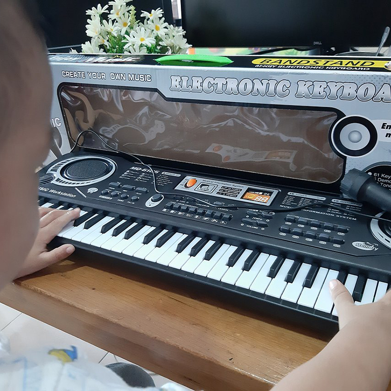 Đàn Piano điện tử 61 phím bấm kèm mic cho Bé