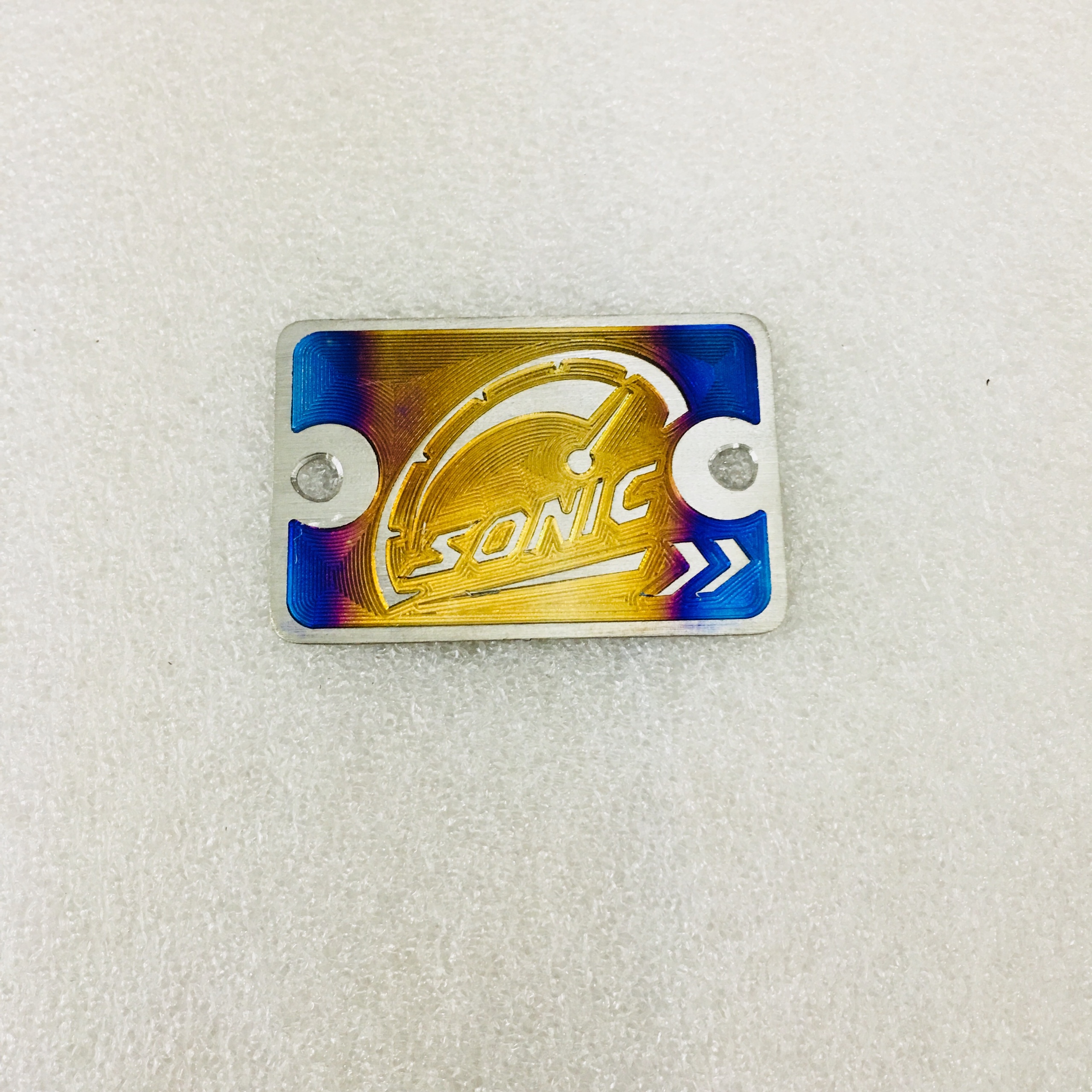 TEM TITANIUM 3D DÁN NẮP DẦU SONIC