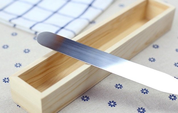 Dao chà láng bánh kem inox cán gỗ