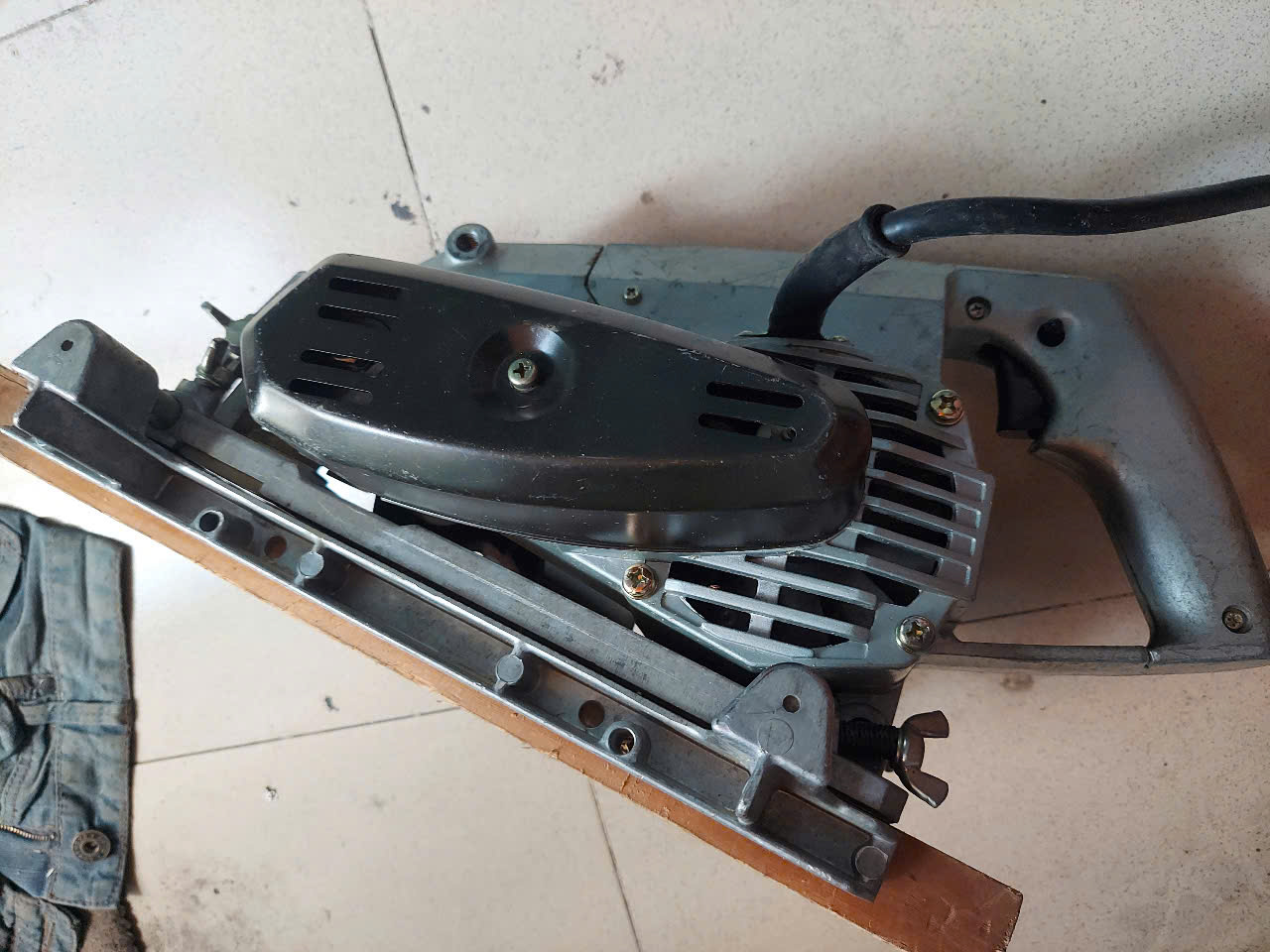 Máy phay móc rãnh gỗ Hitachi Hàng bãi nhật