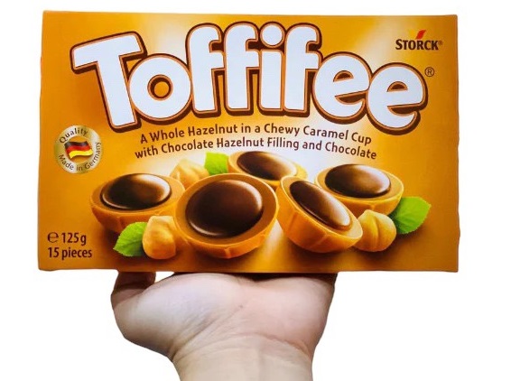 TOFFIFEE Caramel mềm phủ SOCOLA nhân hạt dẻ