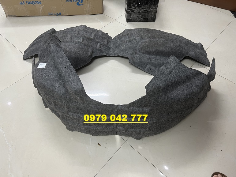 Lòng dè chắn bùn sau Ford Focus 2012-2015