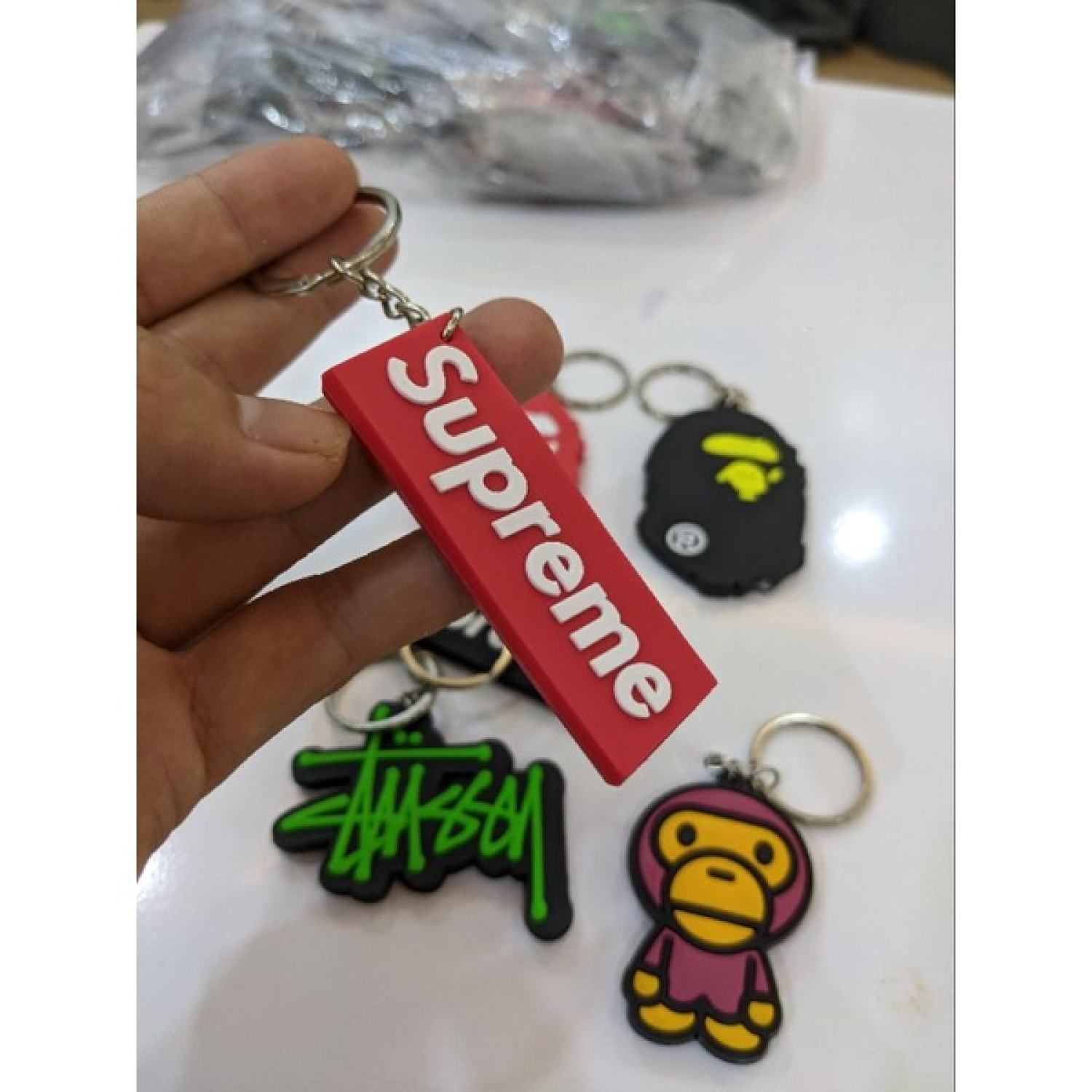 Móc khóa Supreme, bape, stussy