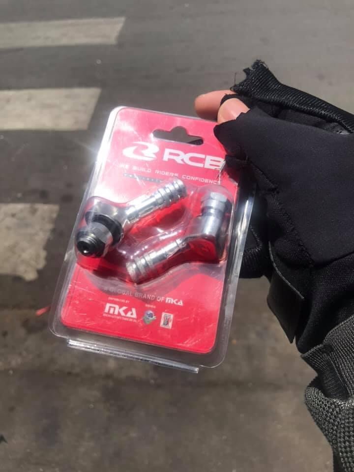 Cặp van vòi xe máy hàng RCB Malay bằng nhôm CNC.