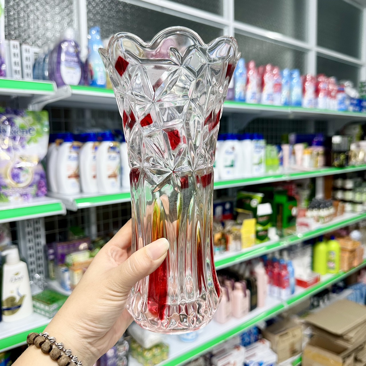 Bình hoa/ lọ hoa thuỷ tinh 25cm (Giao màu ngẫu nhiên)