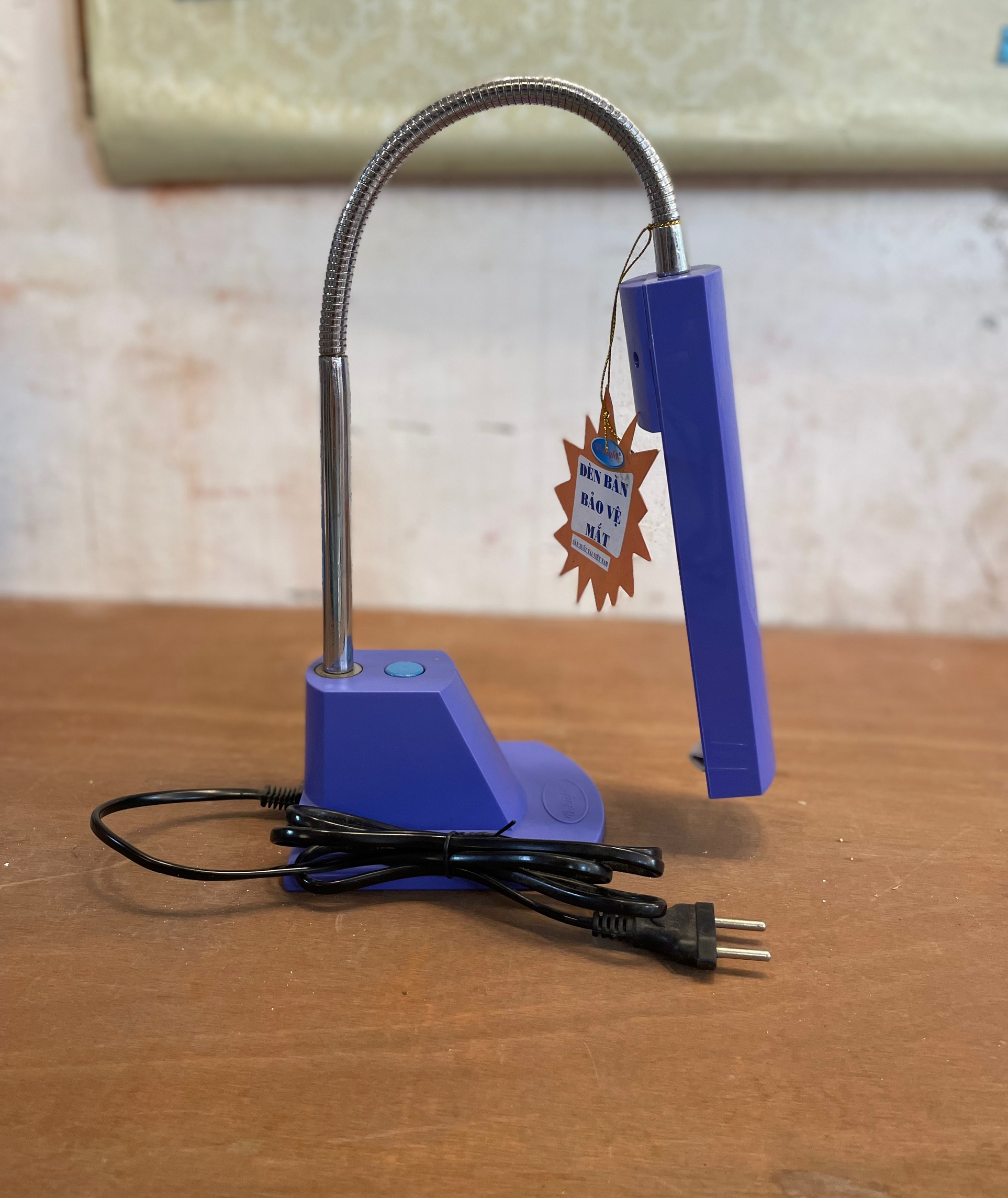 Đèn Bàn V-Light 13W
