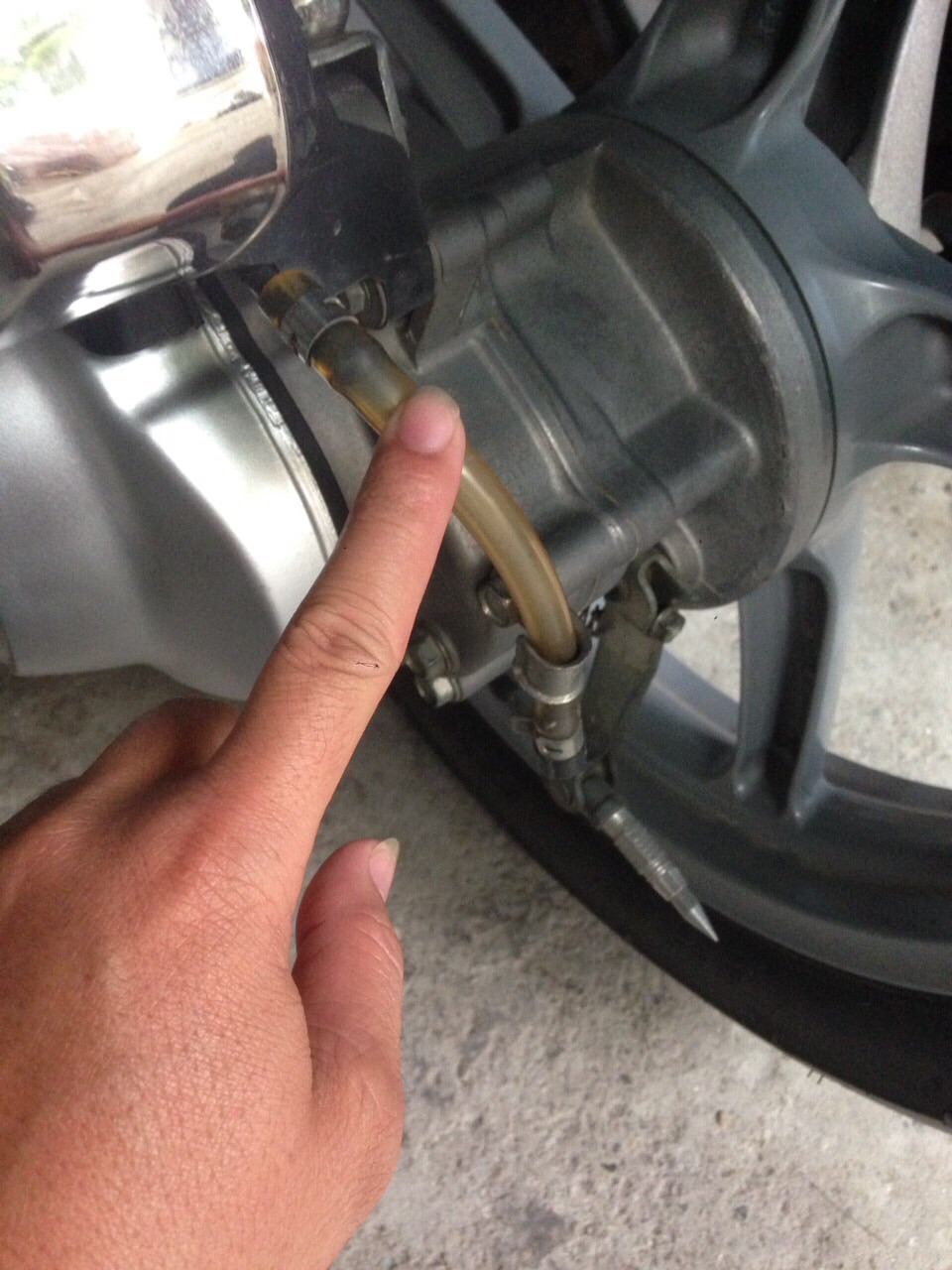 Ống nhựa lọc gió xe Sh Ý