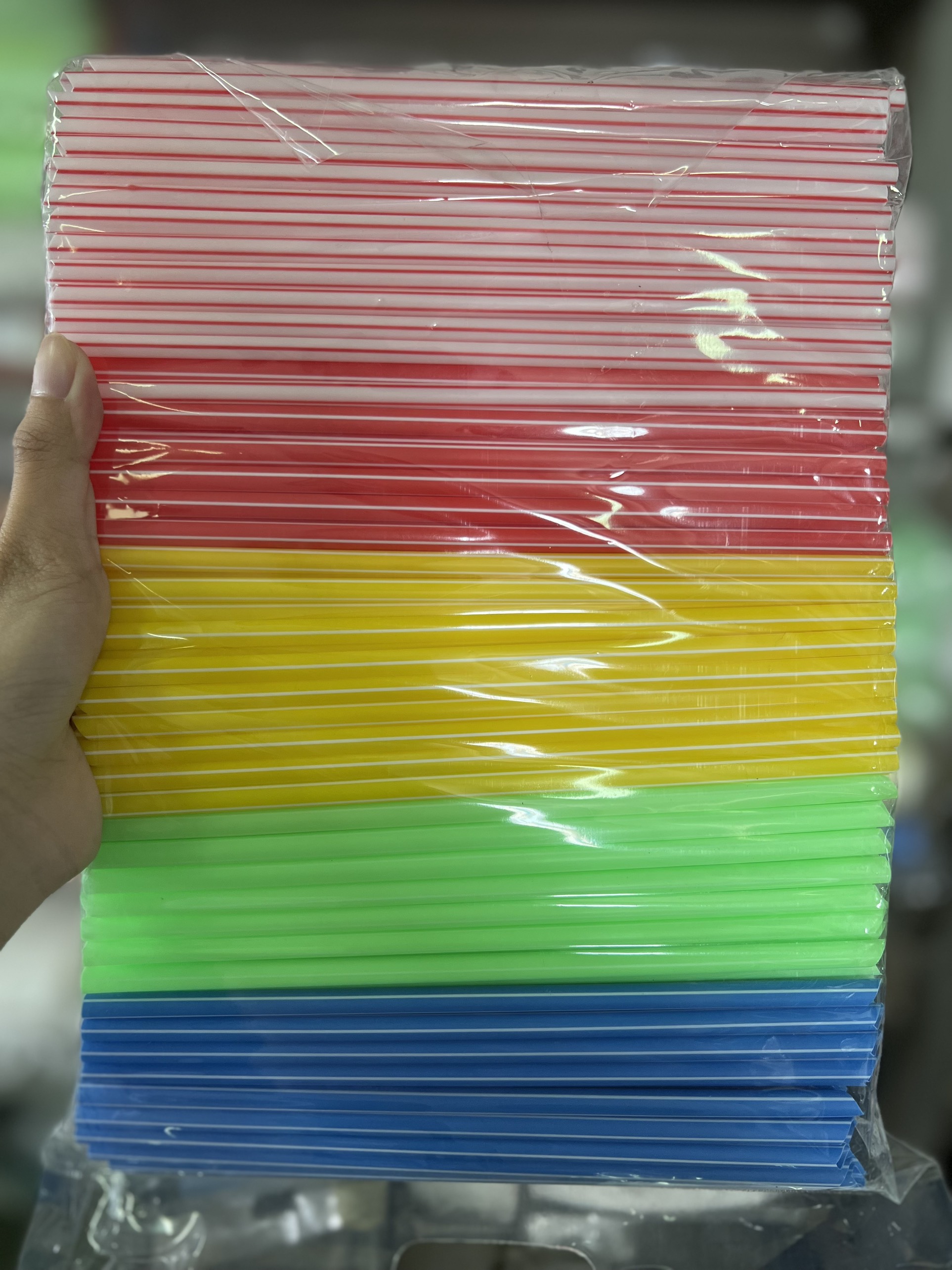 ỐNG HÚT CÓ SỌC MÀU PHI 6 (MỘT ĐẦU NHỌN) - 500g/bịch