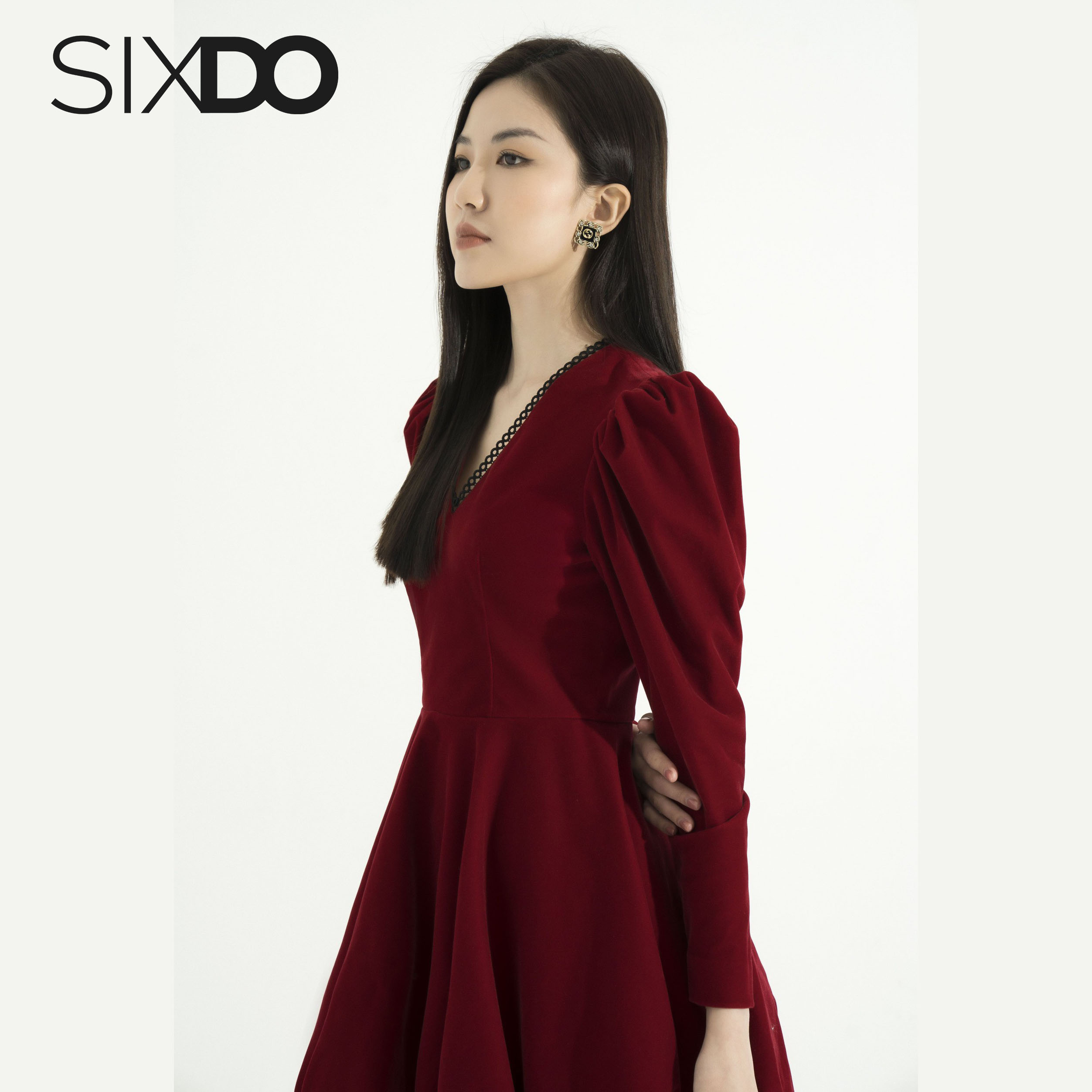 Đầm nhung dài tay cổ V thời trang SIXDO (Red Mini Velvet Dress)